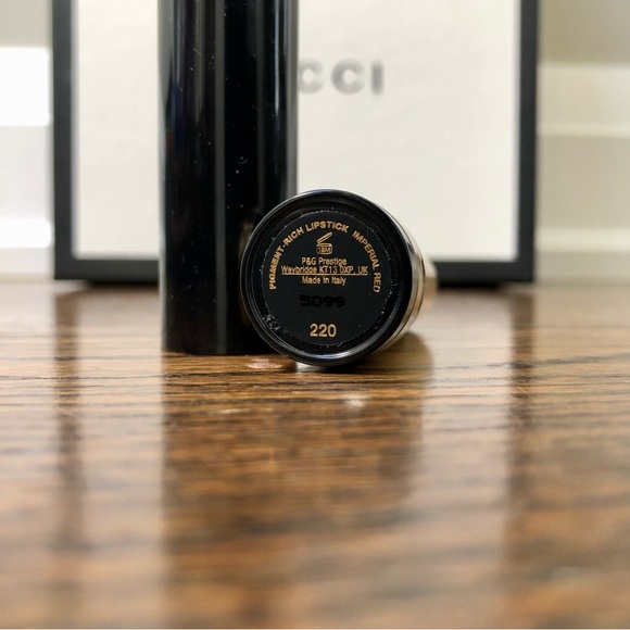 💠 Gucci Lipstick Audacious Colour Intense Imperial Red 220 - Picture 4 of 4